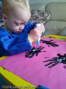 handprint spiders halloween crafts